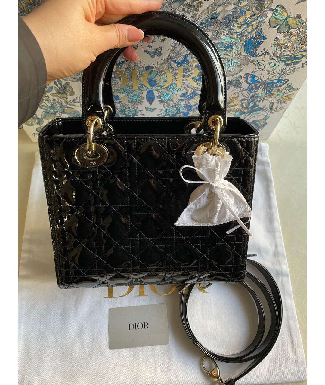 CHRISTIAN DIOR Черная сумка с короткими ручками из лакированной кожи, фото 7