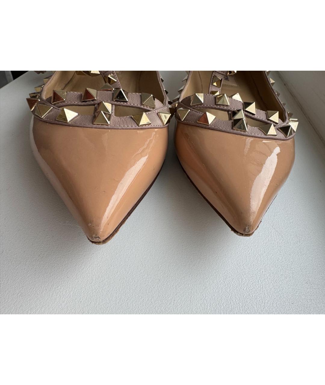 VALENTINO Бежевые балетки из лакированной кожи, фото 7
