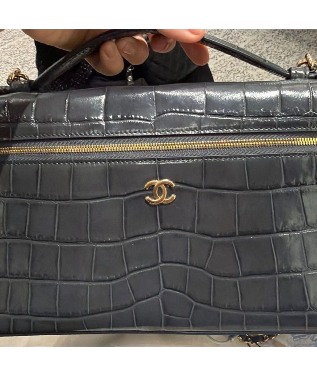 CHANEL Серая сумка через плечо из экзотической кожи, фото 2