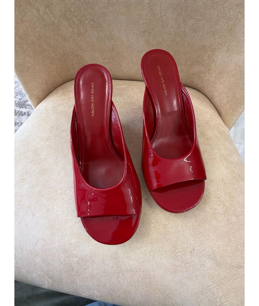 DRIES VAN NOTEN Бордовые мюли из лакированной кожи, фото 6