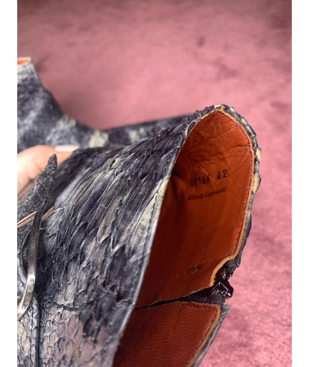 ALBERTO GUARDIANI Антрацитовые высокие ботинки из экзотической кожи, фото 7