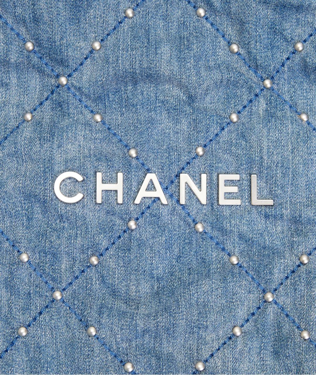 CHANEL Голубая деним сумка с короткими ручками, фото 2