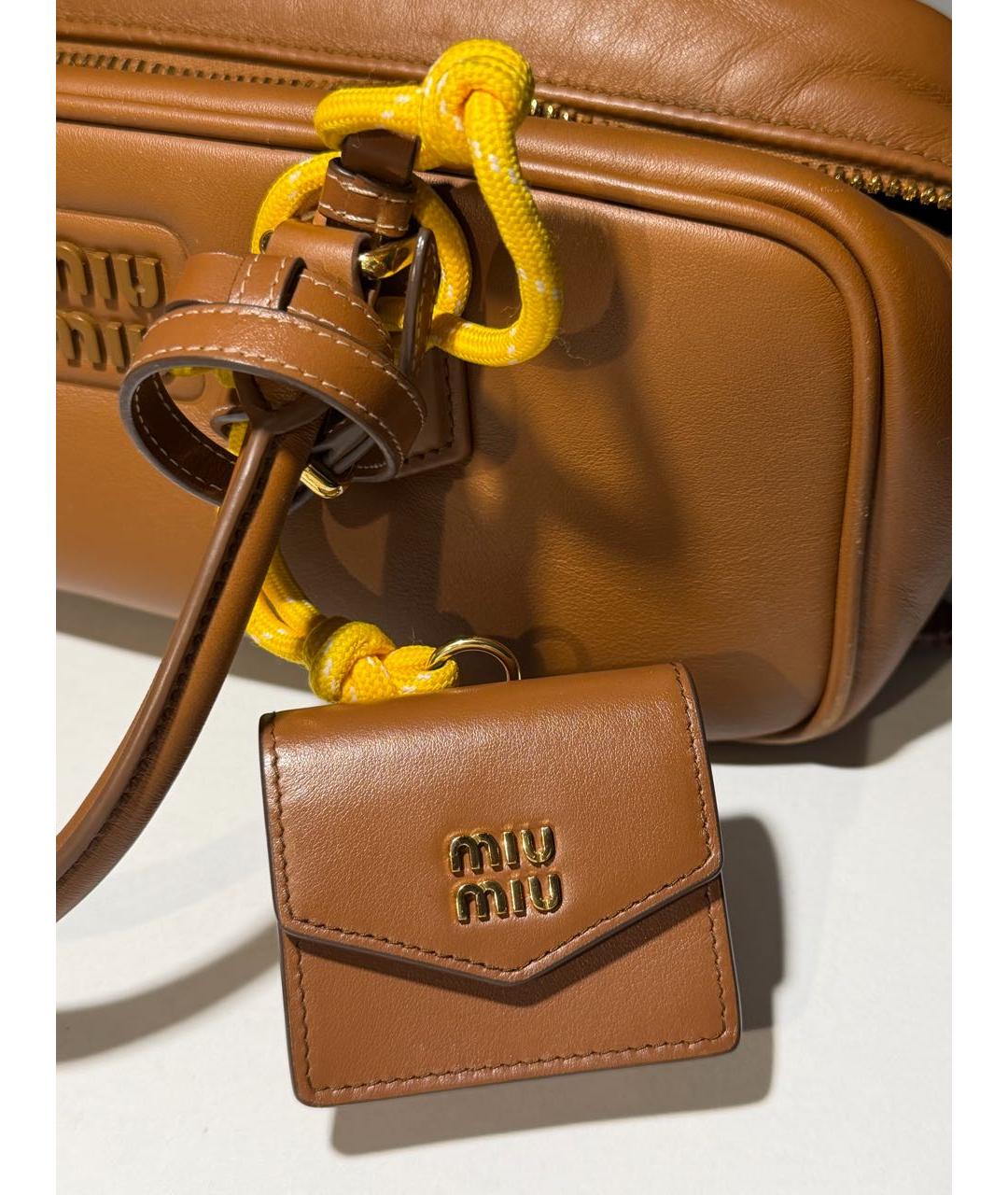 MIU MIU Коричневая кожаная сумка с короткими ручками, фото 8