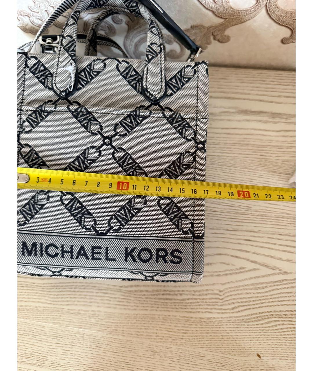MICHAEL KORS Серая тканевая сумка с короткими ручками, фото 4