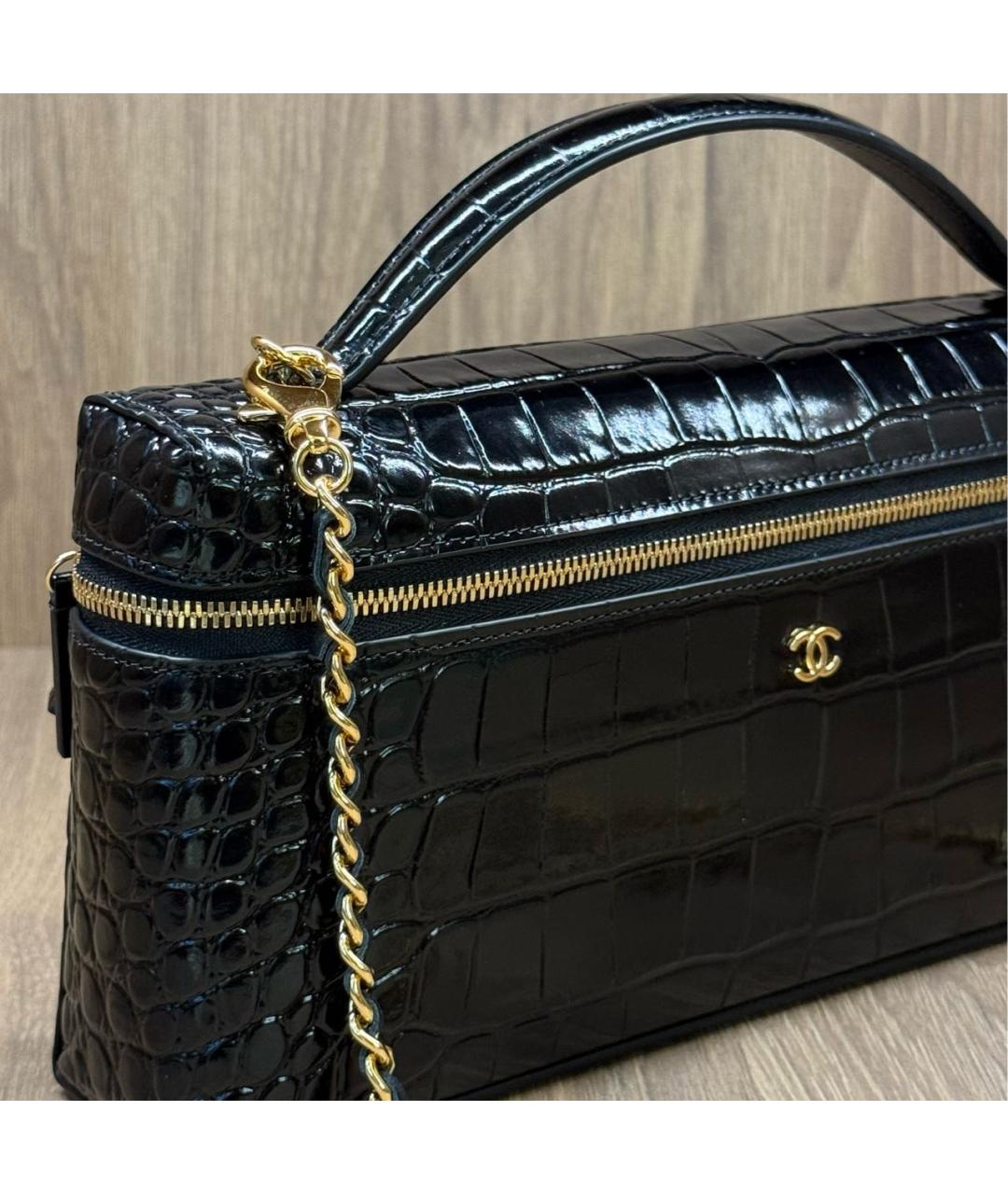 CHANEL Черная сумка с короткими ручками из лакированной кожи, фото 4