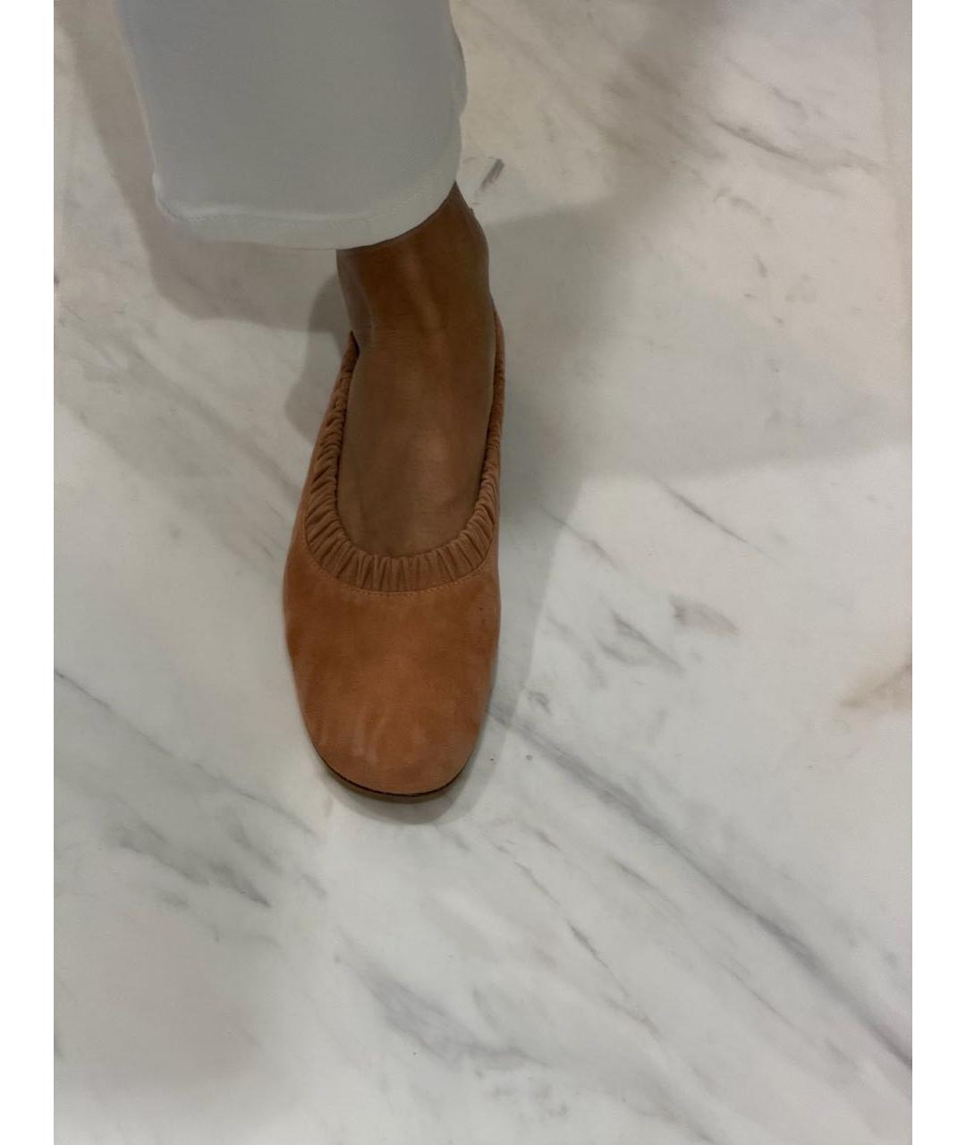 STUART WEITZMAN Коралловые замшевые балетки, фото 6