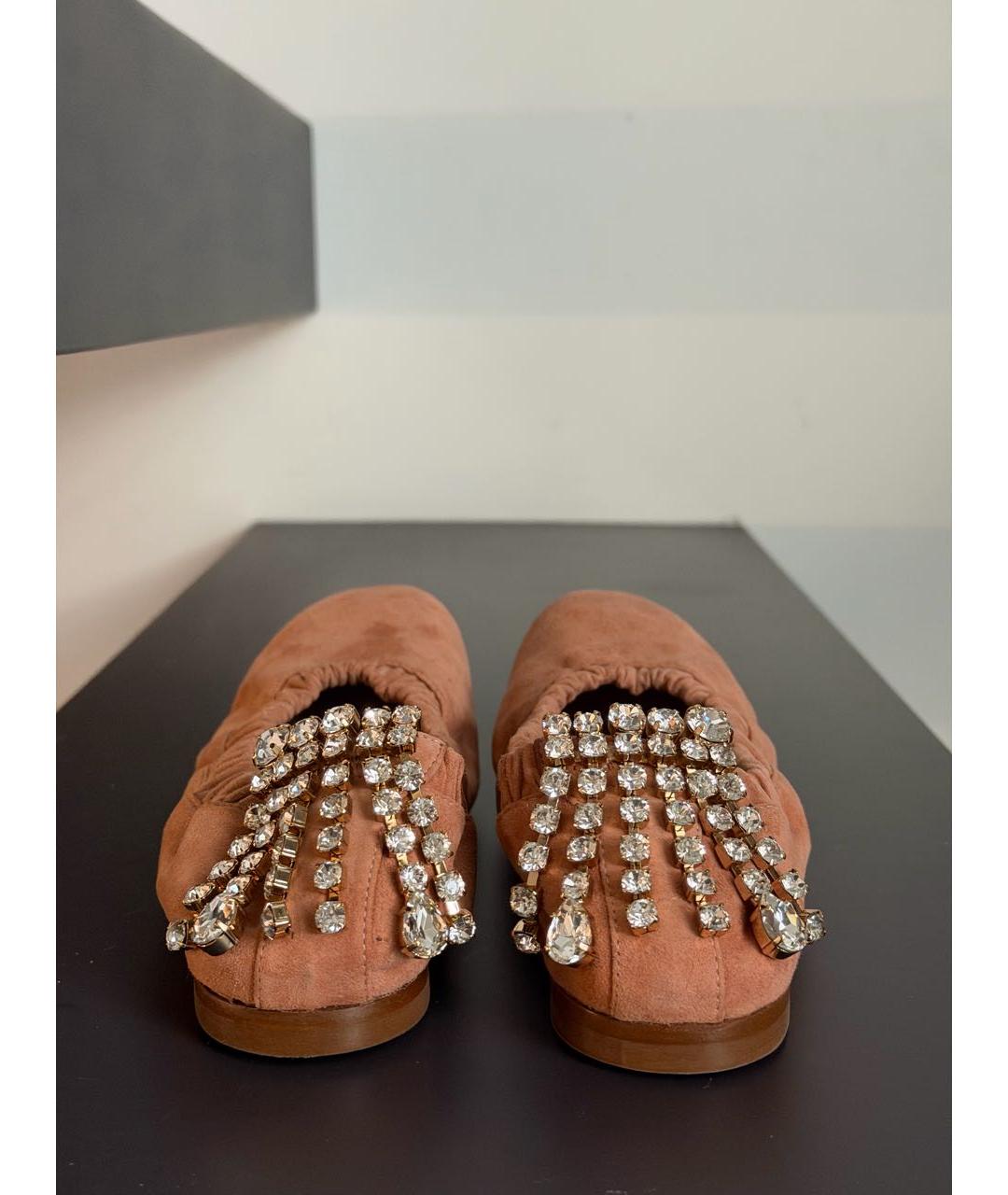 STUART WEITZMAN Коралловые замшевые балетки, фото 4