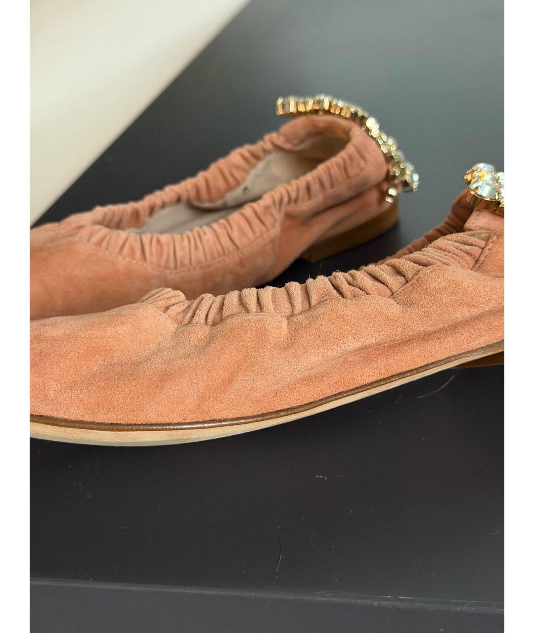 STUART WEITZMAN Коралловые замшевые балетки, фото 5