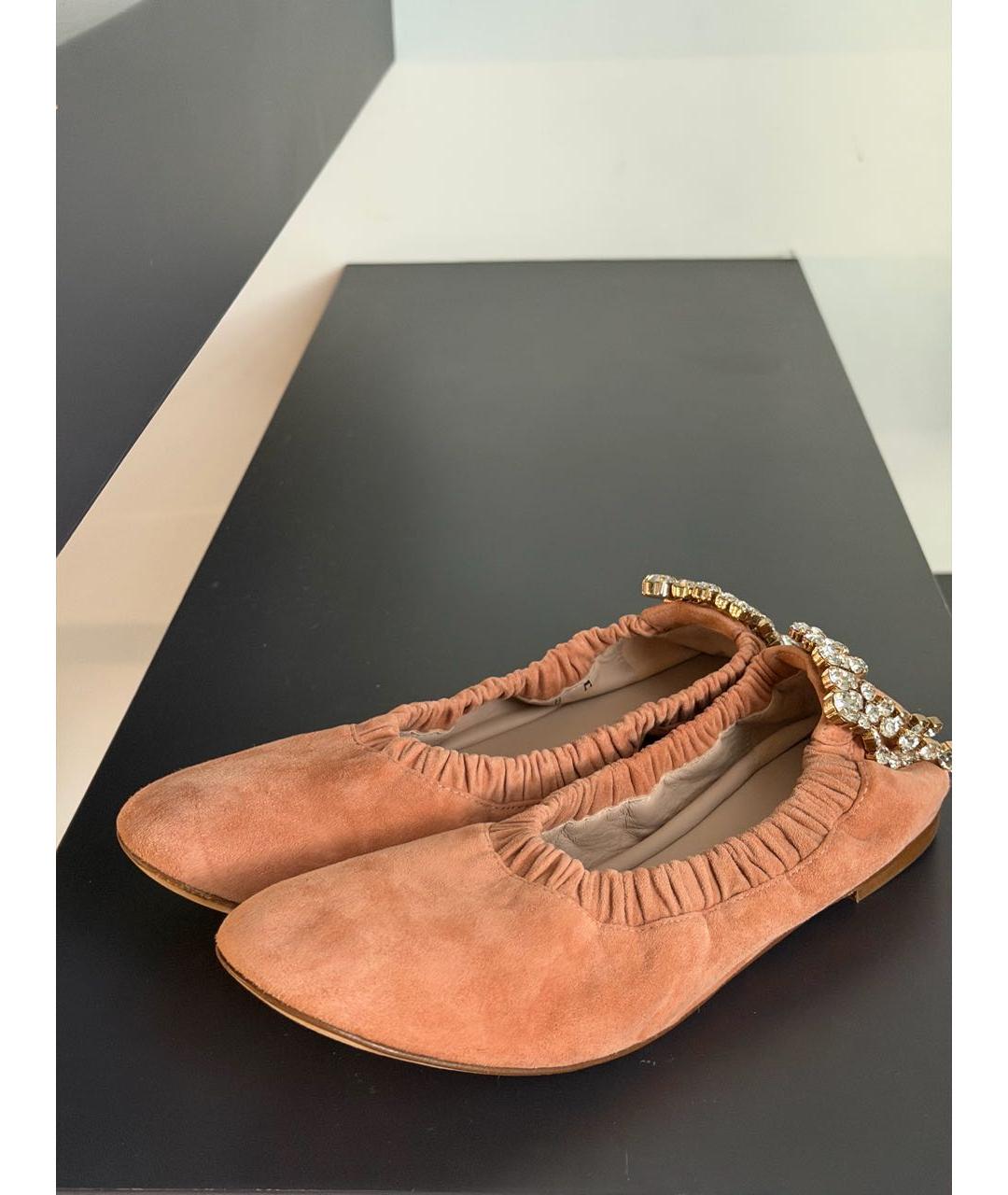 STUART WEITZMAN Коралловые замшевые балетки, фото 2