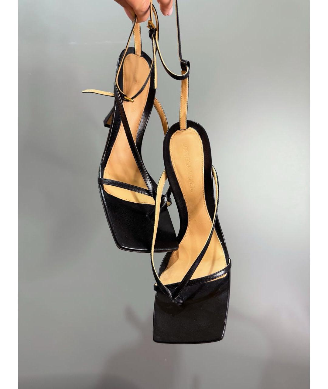 BOTTEGA VENETA Черные кожаные сандалии, фото 3