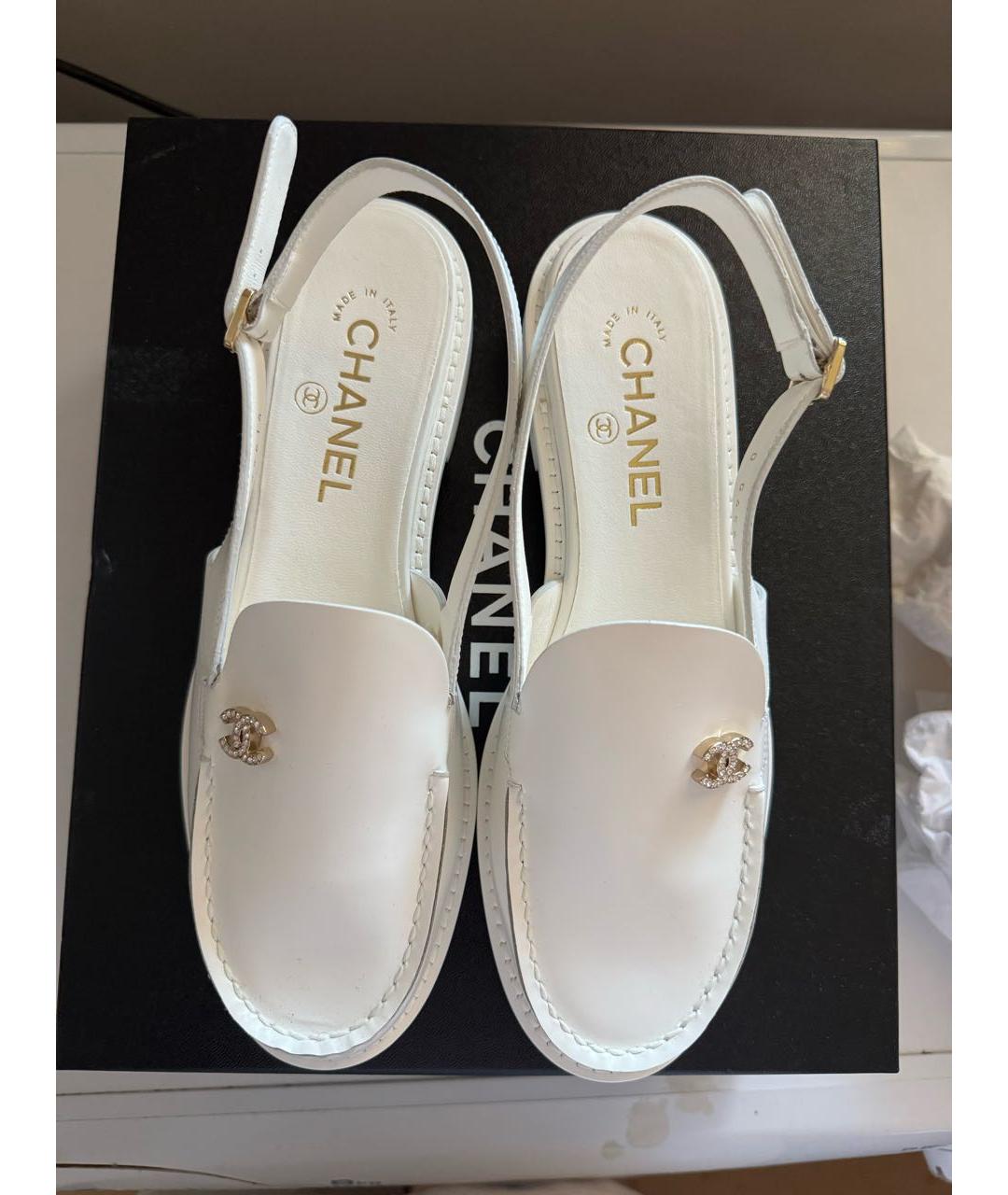 CHANEL Белые кожаные лоферы, фото 2