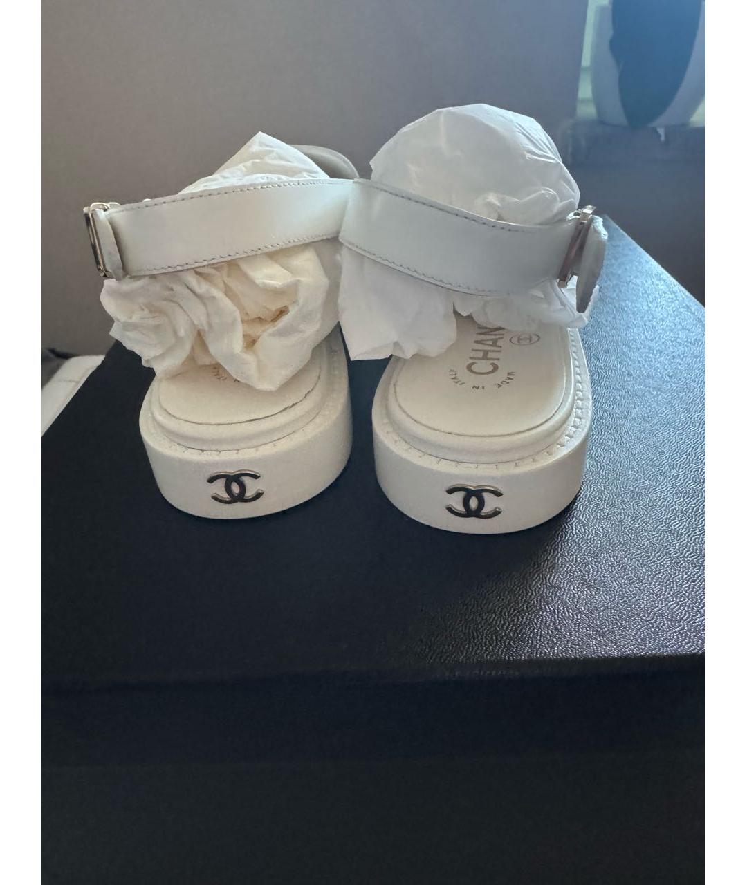 CHANEL Белые кожаные лоферы, фото 3