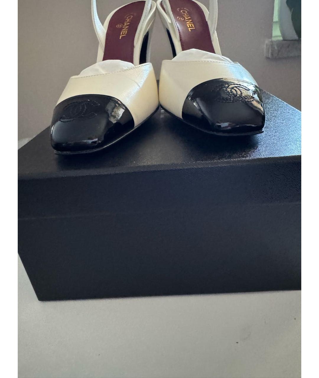 CHANEL Белые туфли из лакированной кожи, фото 4