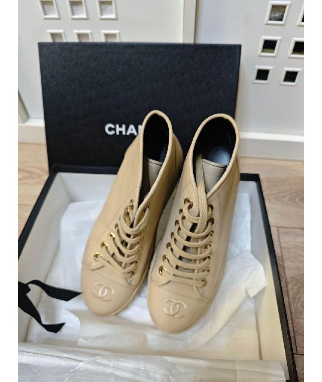 CHANEL Бежевые кожаные ботинки, фото 2