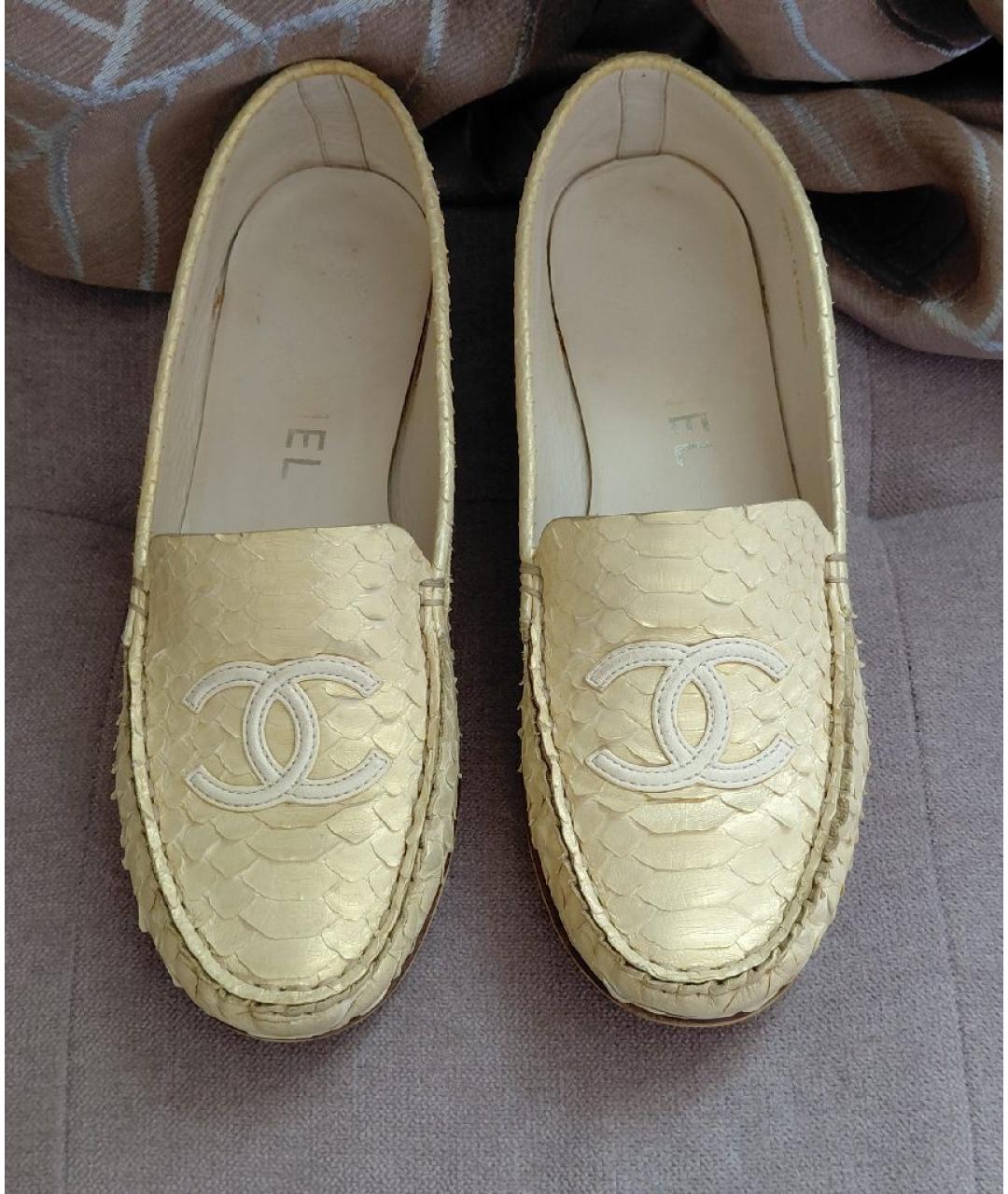 CHANEL Золотые мокасины из экзотической кожи, фото 2