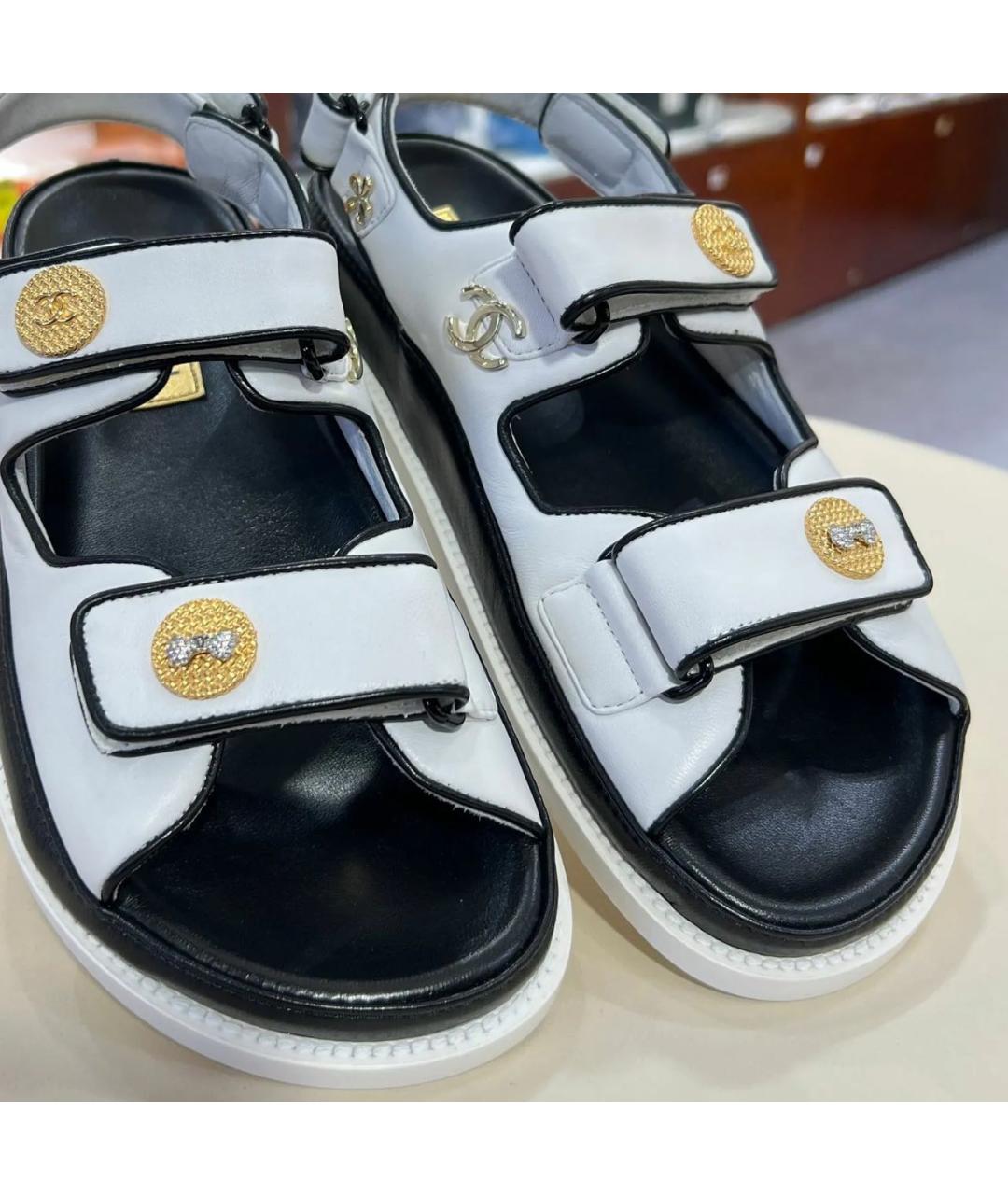 CHANEL Белые кожаные сандалии, фото 2