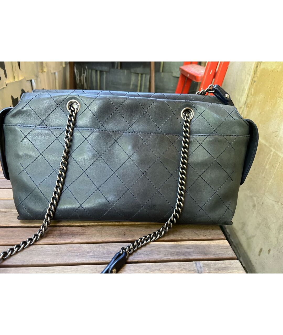 CHANEL PRE-OWNED Темно-синяя кожаная сумка с короткими ручками, фото 4