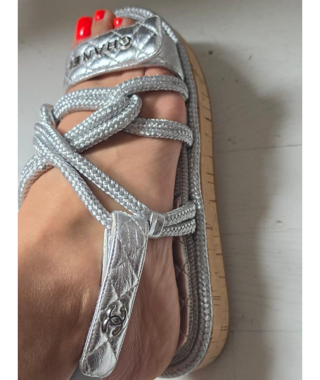 CHANEL Серебряные кожаные сандалии, фото 4