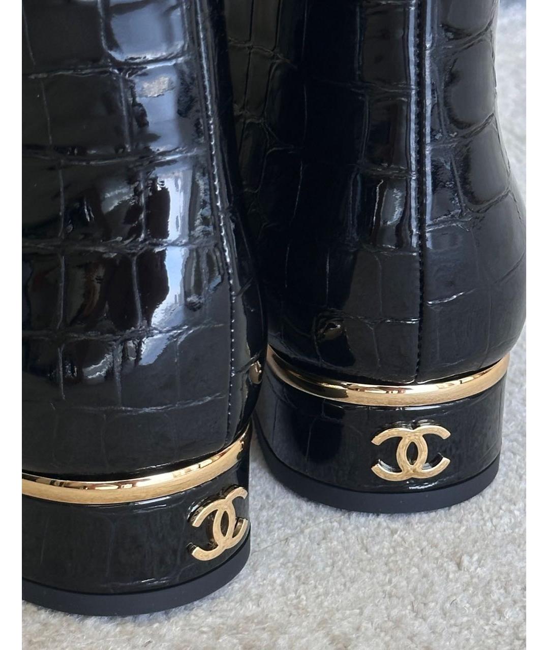 CHANEL Черные сапоги из лакированной кожи, фото 3