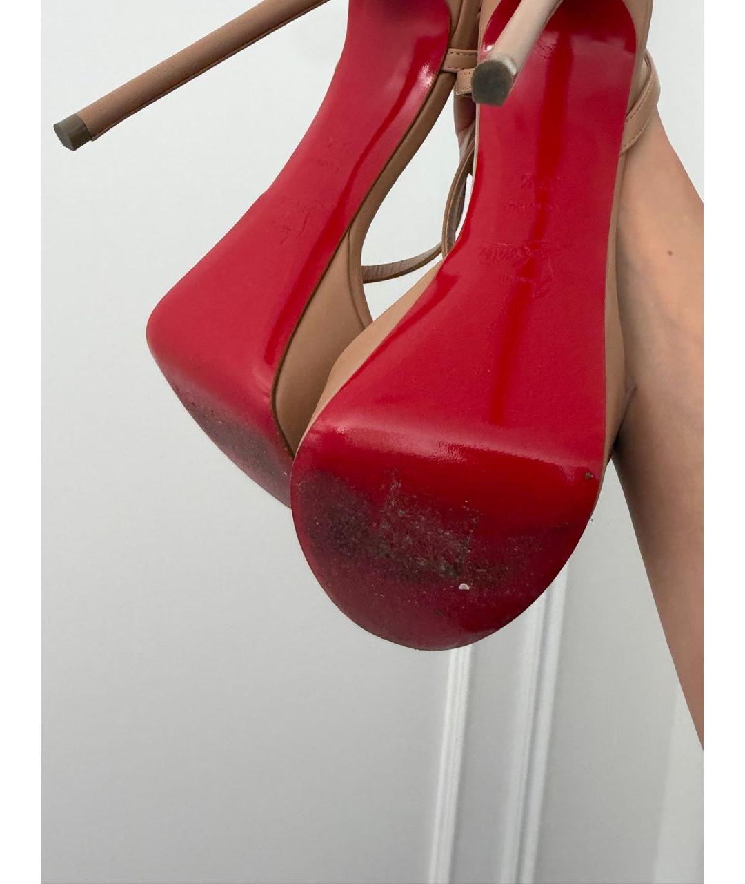 CHRISTIAN LOUBOUTIN Бежевые кожаные босоножки, фото 4