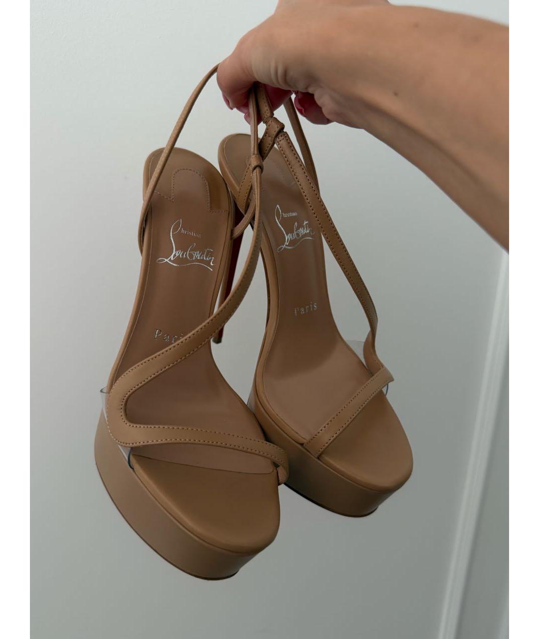 CHRISTIAN LOUBOUTIN Бежевые кожаные босоножки, фото 2