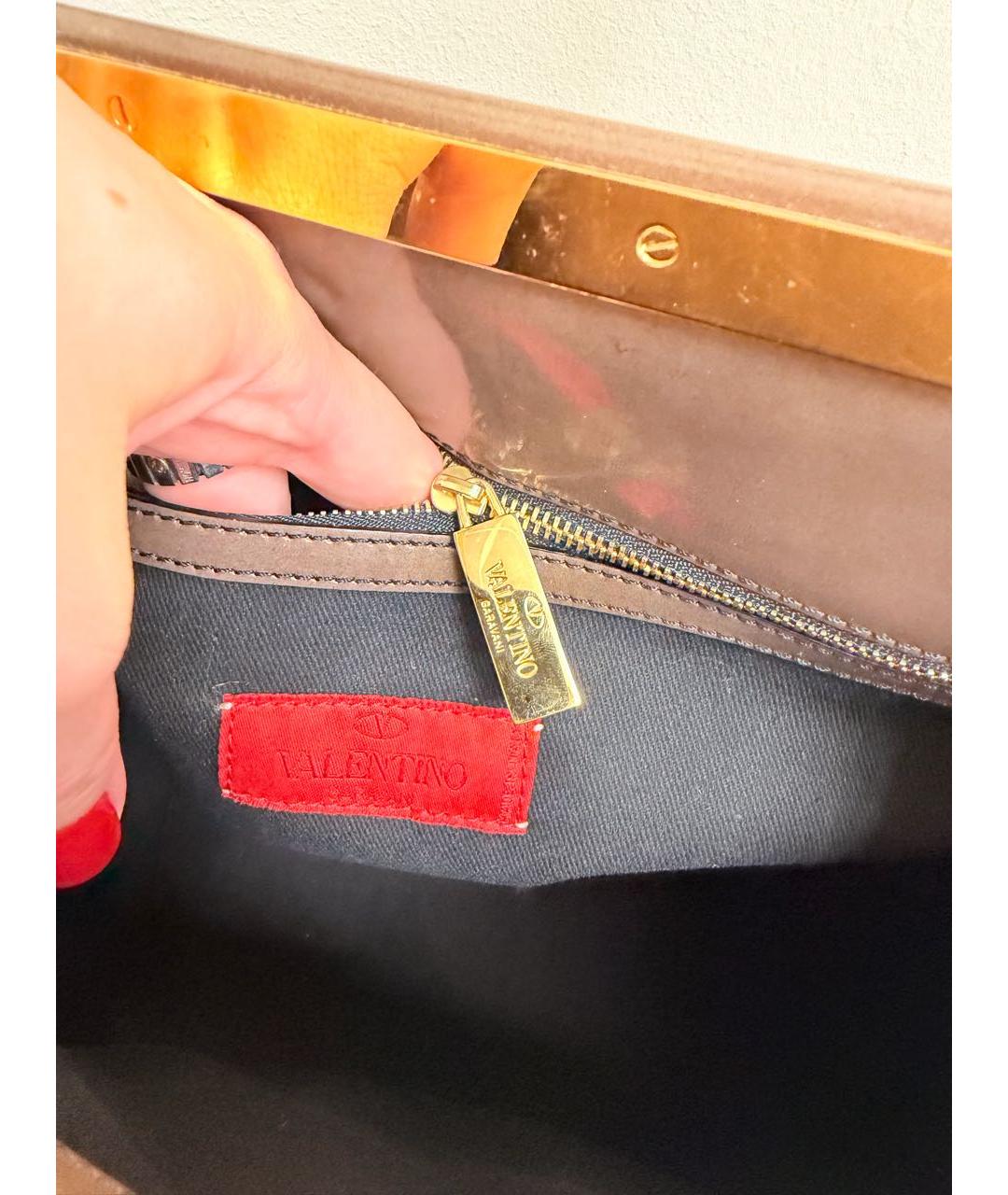 VALENTINO Коричневая сумка с короткими ручками из лакированной кожи, фото 4