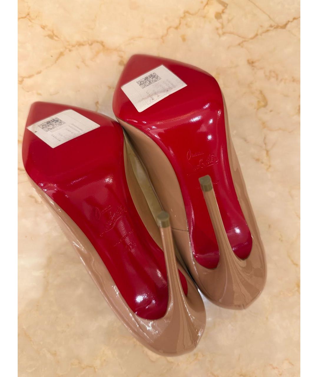CHRISTIAN LOUBOUTIN Бежевые туфли из лакированной кожи, фото 5