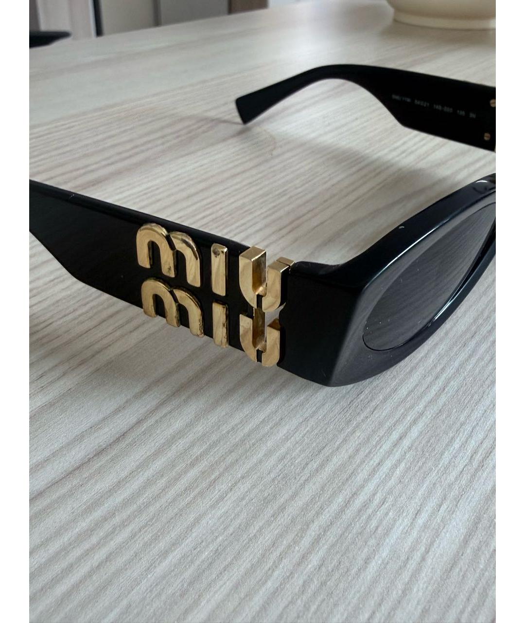 MIU MIU Черные пластиковые солнцезащитные очки, фото 3