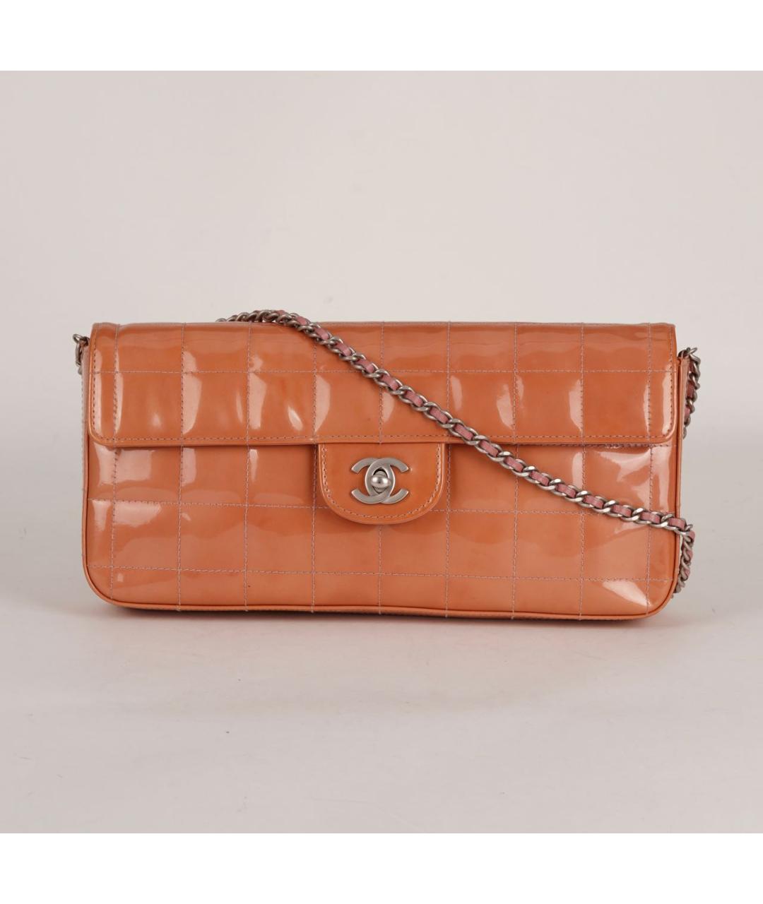 CHANEL Коралловая сумка через плечо из лакированной кожи, фото 9