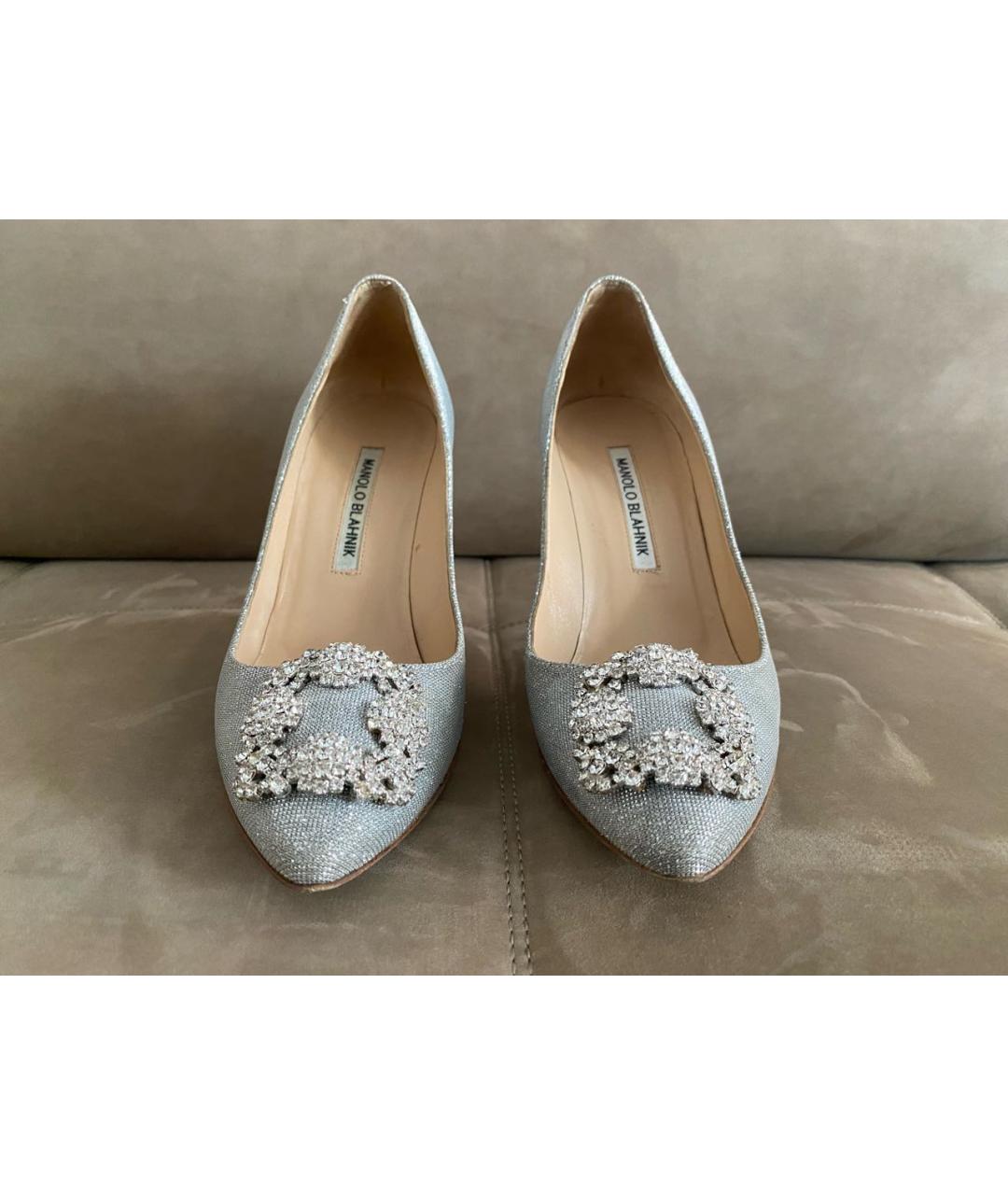 MANOLO BLAHNIK Серебряные текстильные туфли, фото 2