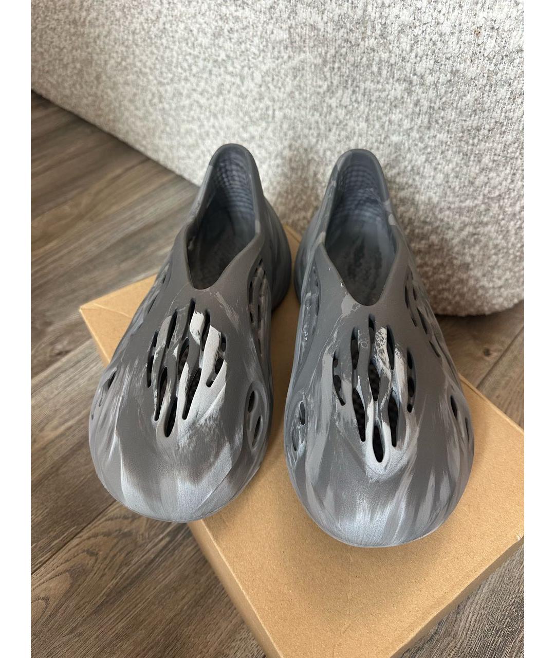 ADIDAS YEEZY Антрацитовые резиновые кеды, фото 2