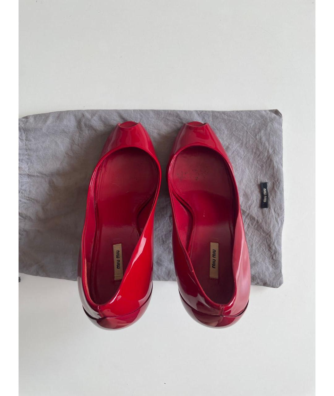MIU MIU Красные туфли из лакированной кожи, фото 3