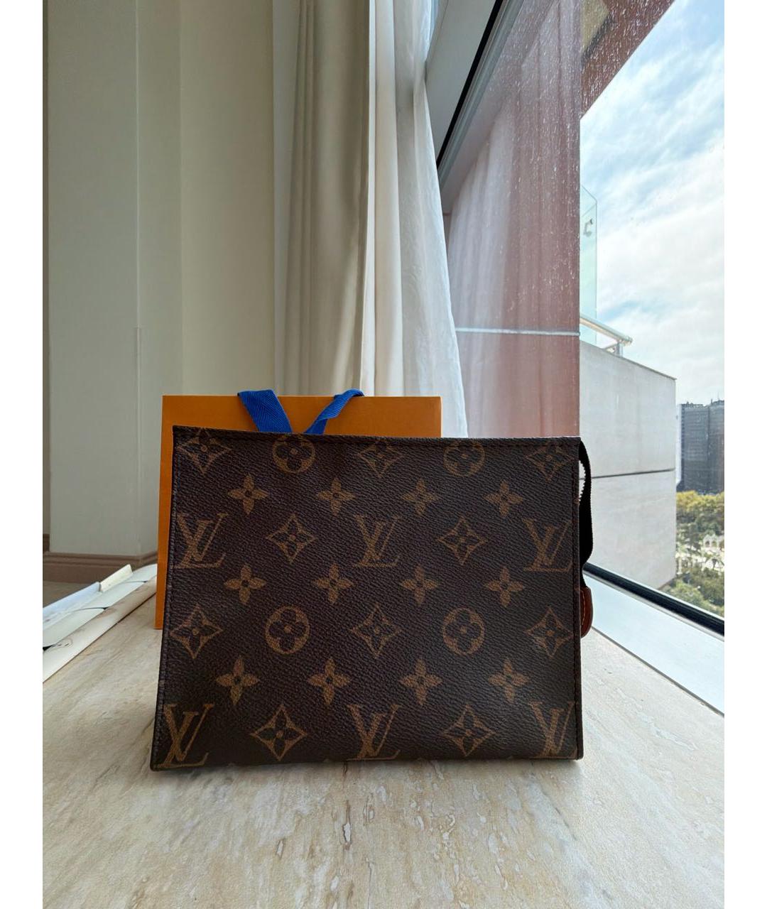 LOUIS VUITTON Коричневая косметичка из канвы, фото 5
