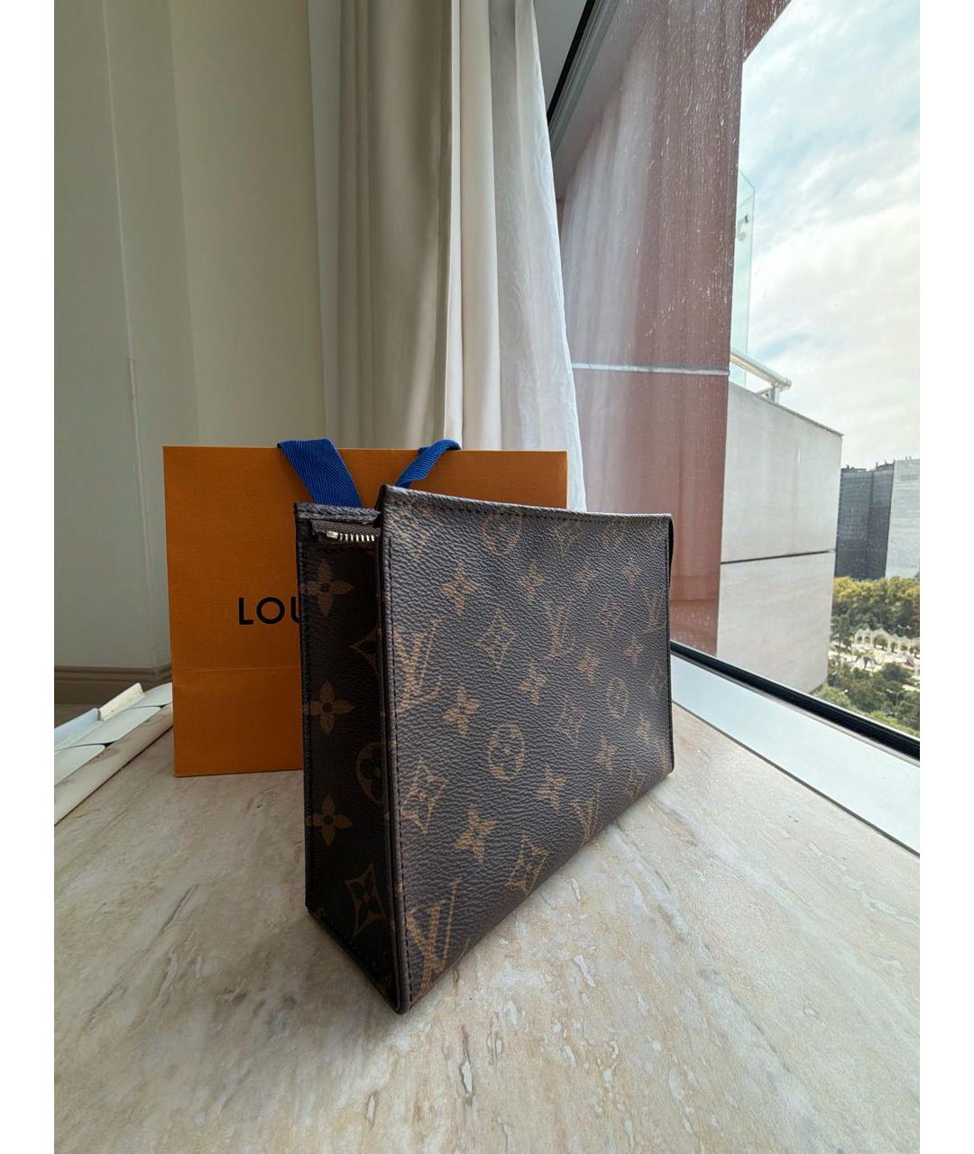 LOUIS VUITTON Коричневая косметичка из канвы, фото 2