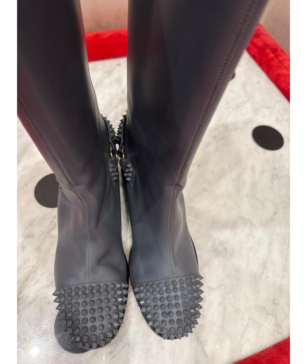 CHRISTIAN LOUBOUTIN Серые кожаные сапоги, фото 3