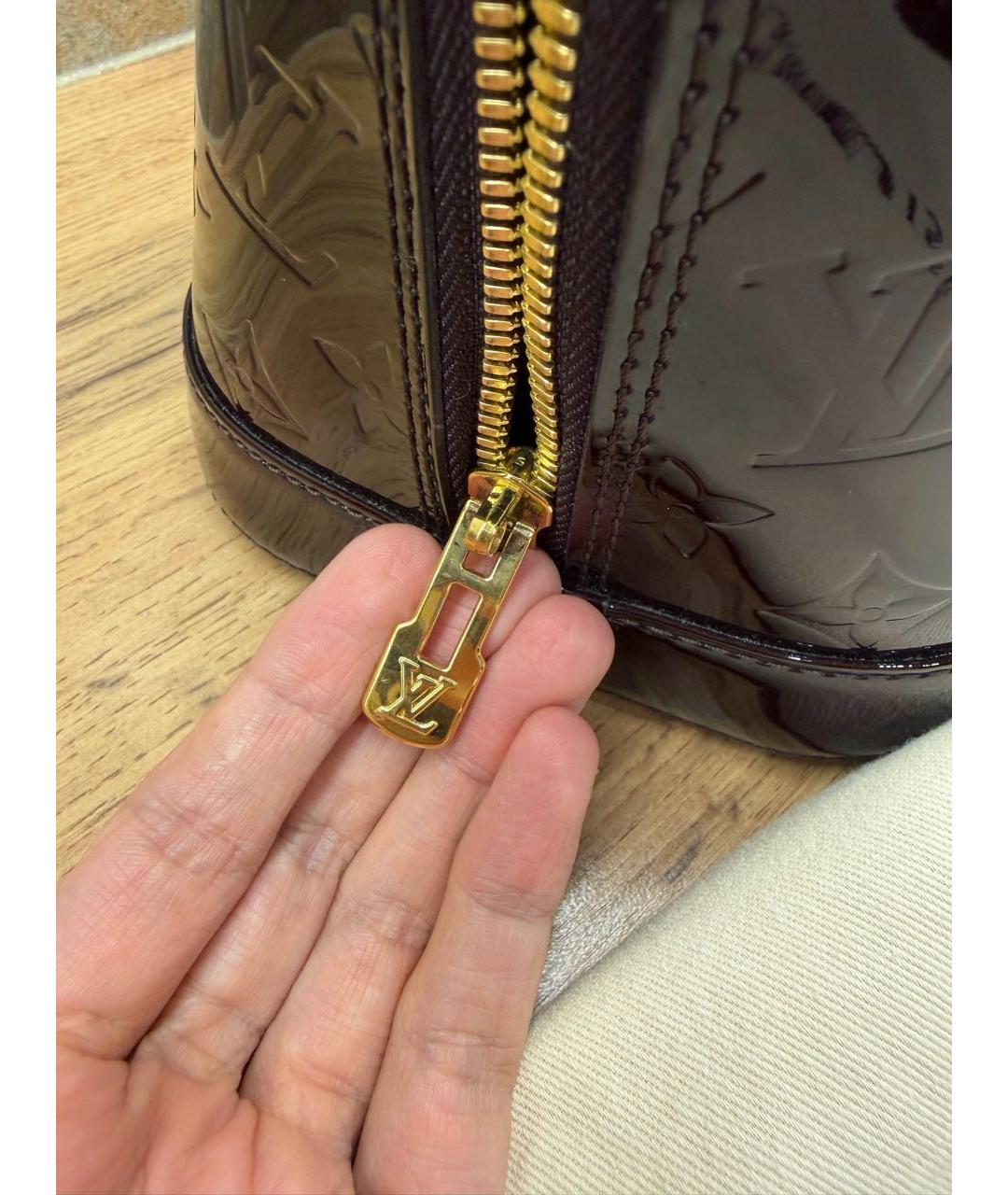 LOUIS VUITTON Бордовая сумка с короткими ручками из лакированной кожи, фото 7