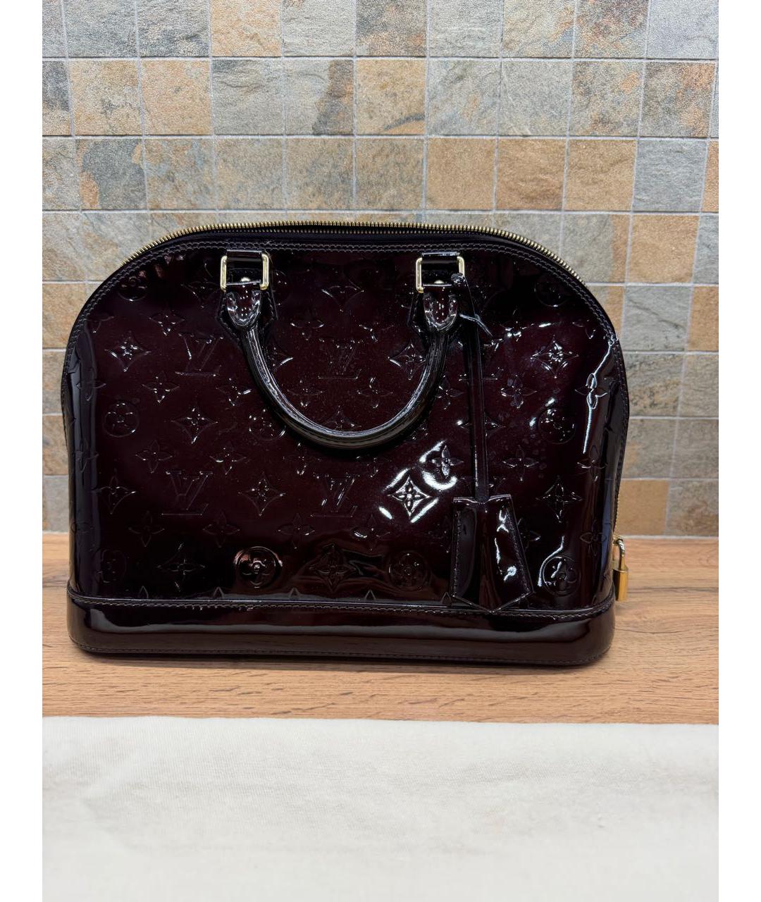 LOUIS VUITTON Бордовая сумка с короткими ручками из лакированной кожи, фото 3