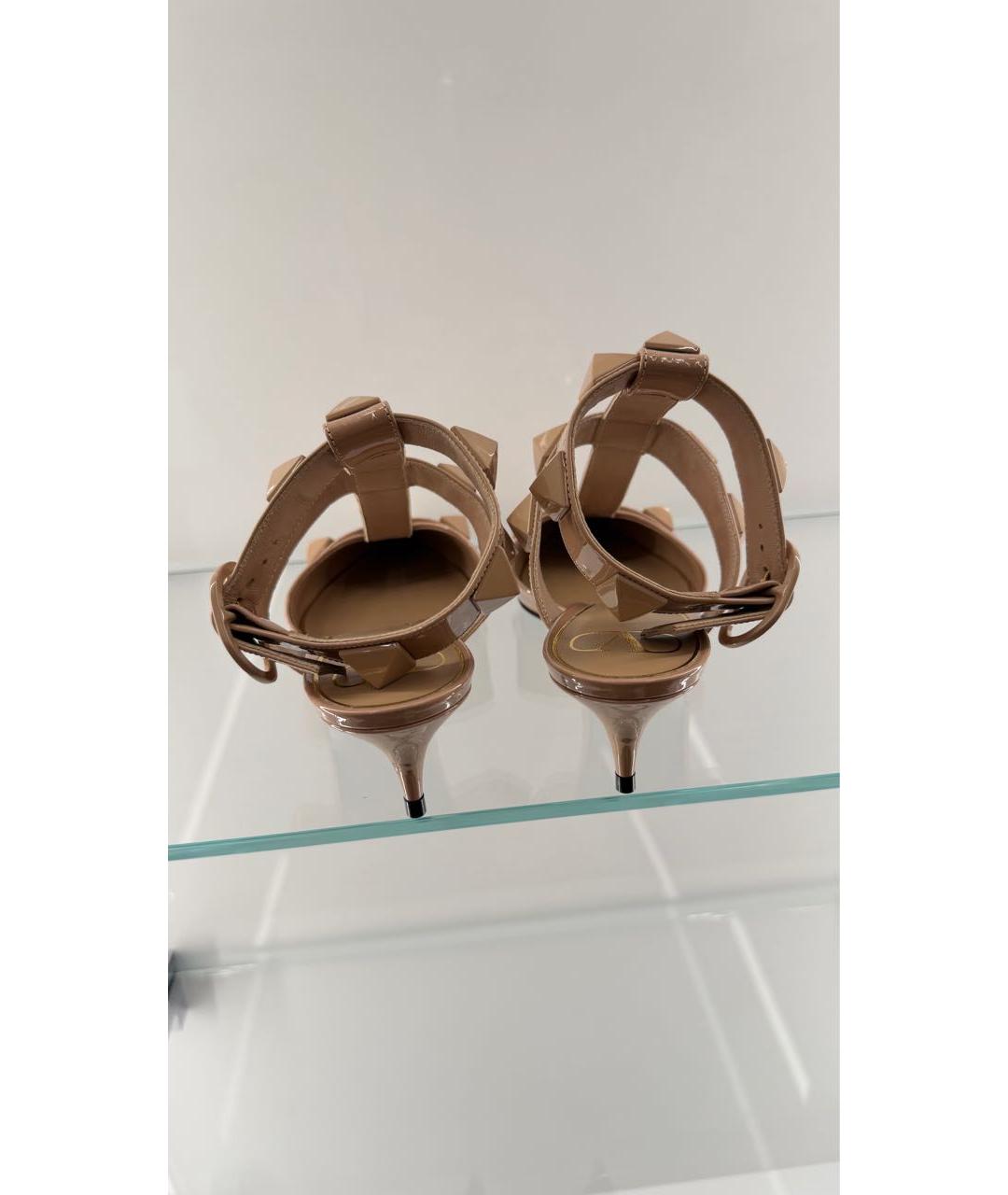 VALENTINO Бежевые туфли из лакированной кожи, фото 4