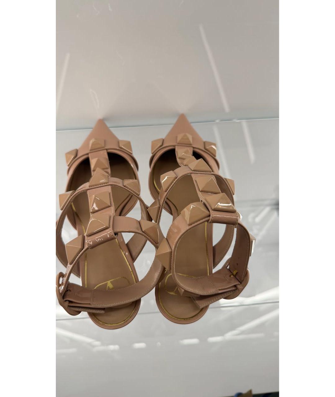 VALENTINO Бежевые туфли из лакированной кожи, фото 3