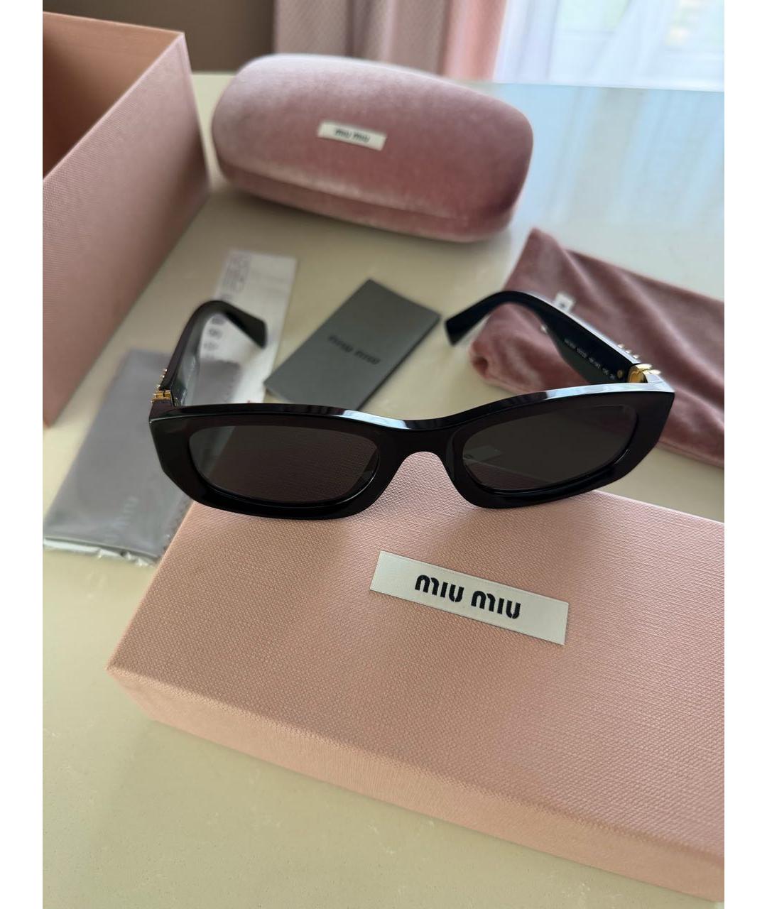 MIU MIU Черные пластиковые солнцезащитные очки, фото 4
