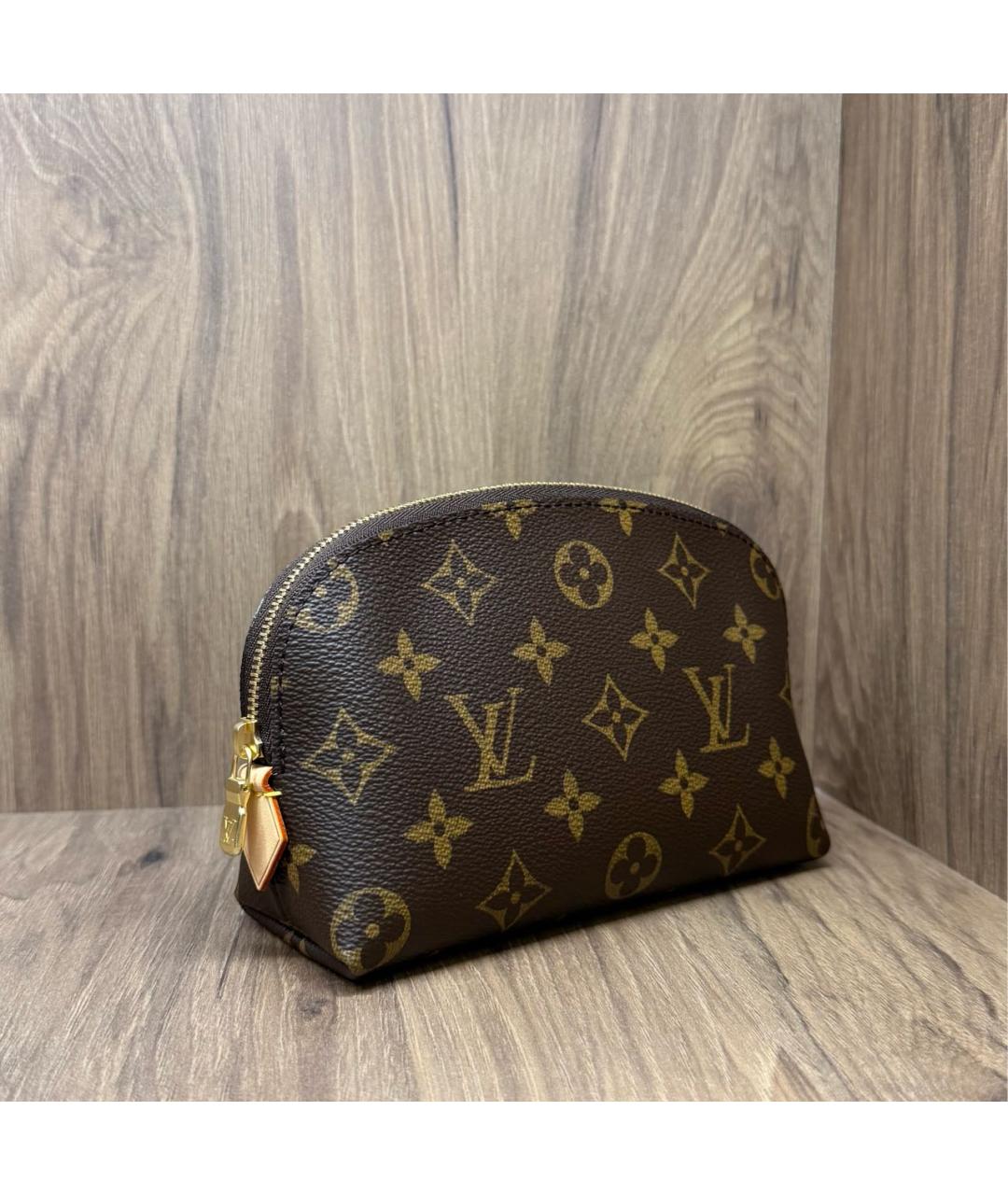 LOUIS VUITTON Коричневая косметичка из канвы, фото 4