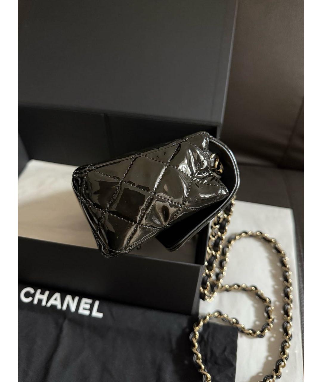 CHANEL Черная сумка через плечо из лакированной кожи, фото 5