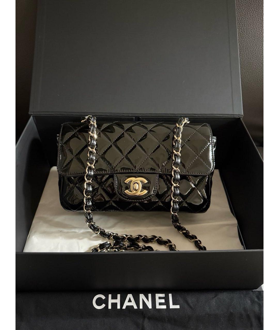 CHANEL Черная сумка через плечо из лакированной кожи, фото 9
