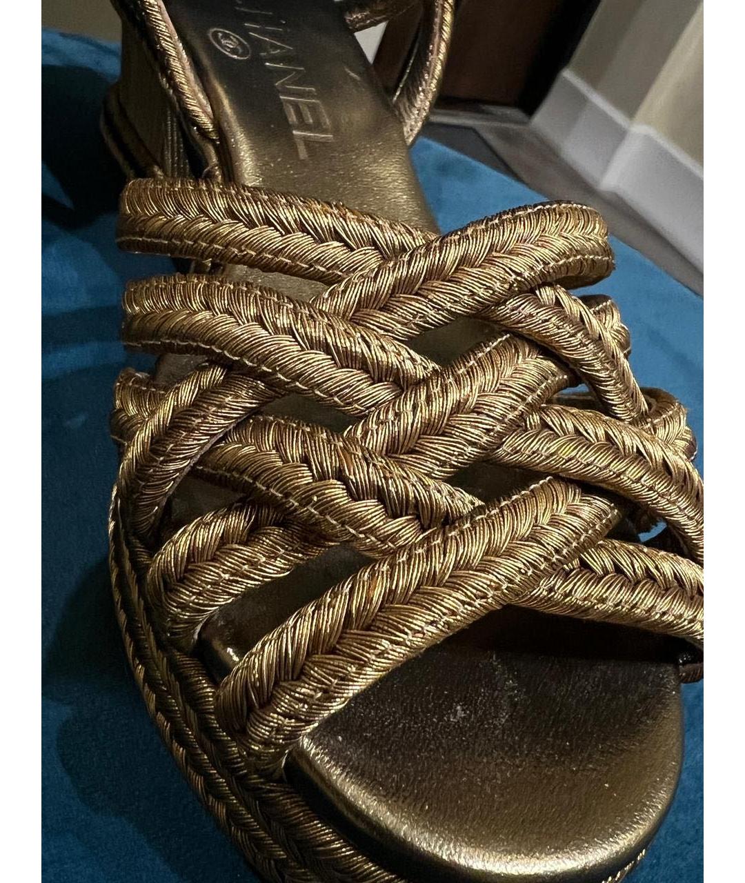 CHANEL Золотые кожаные босоножки, фото 5