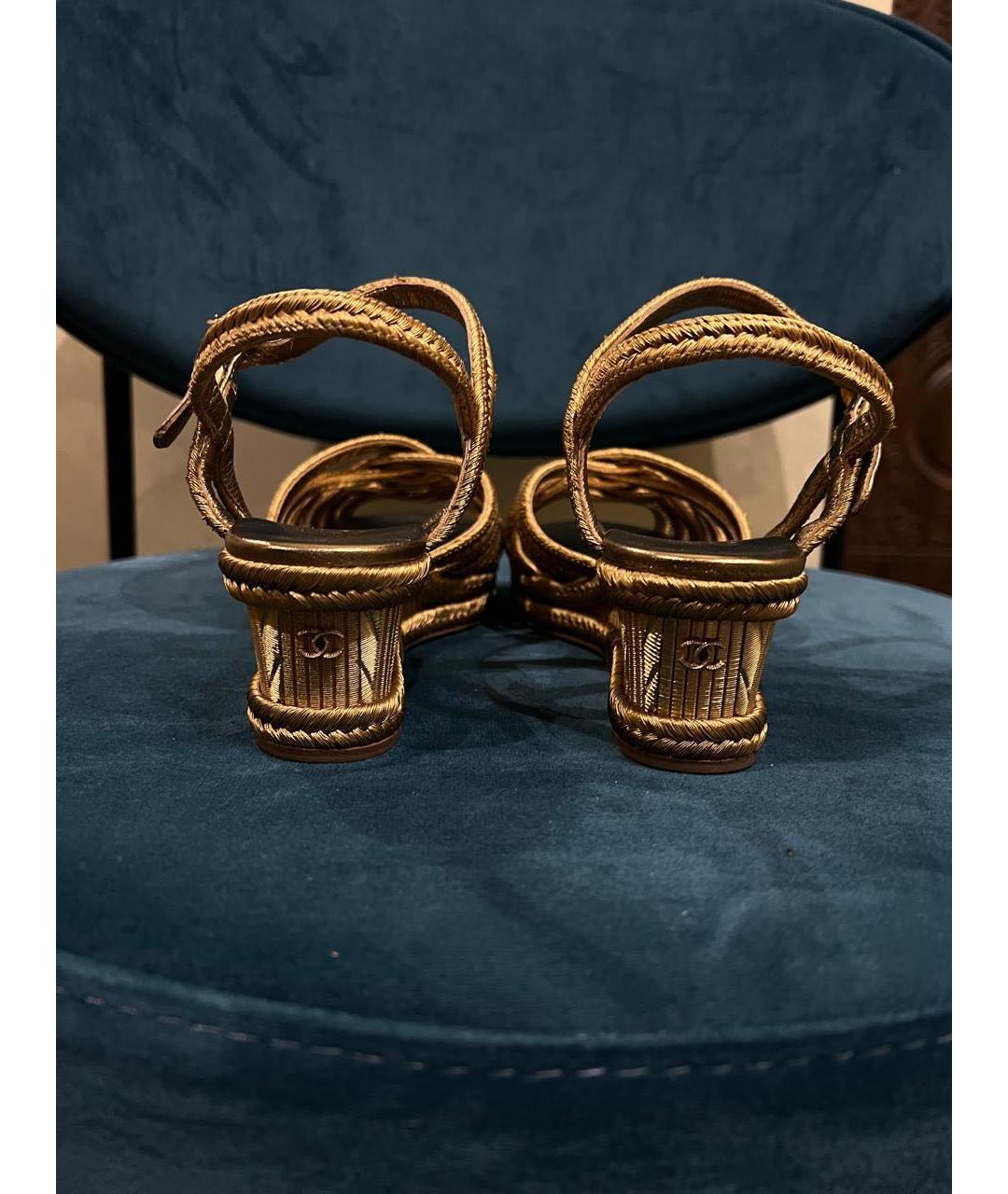 CHANEL Золотые кожаные босоножки, фото 4