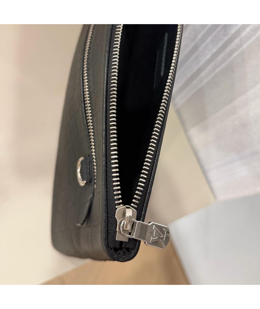 LOUIS VUITTON Черная кожаная барсетка, фото 4