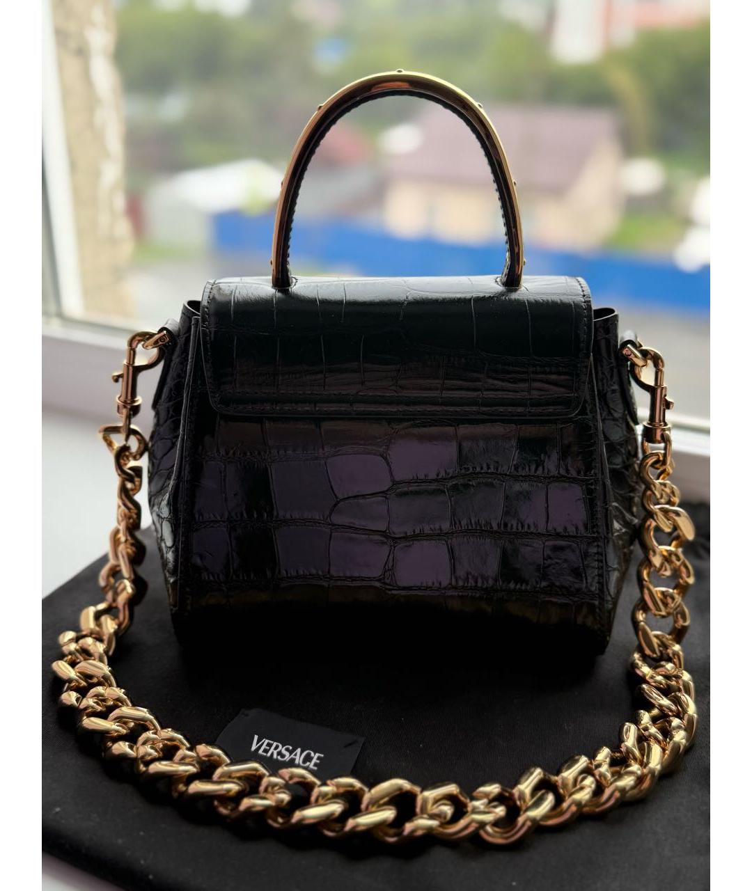 VERSACE Черная сумка с короткими ручками из кожи крокодила, фото 3