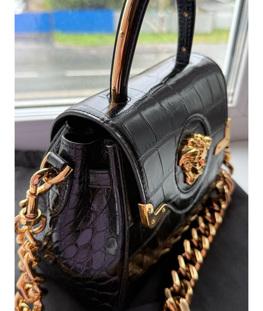 VERSACE Черная сумка с короткими ручками из кожи крокодила, фото 2