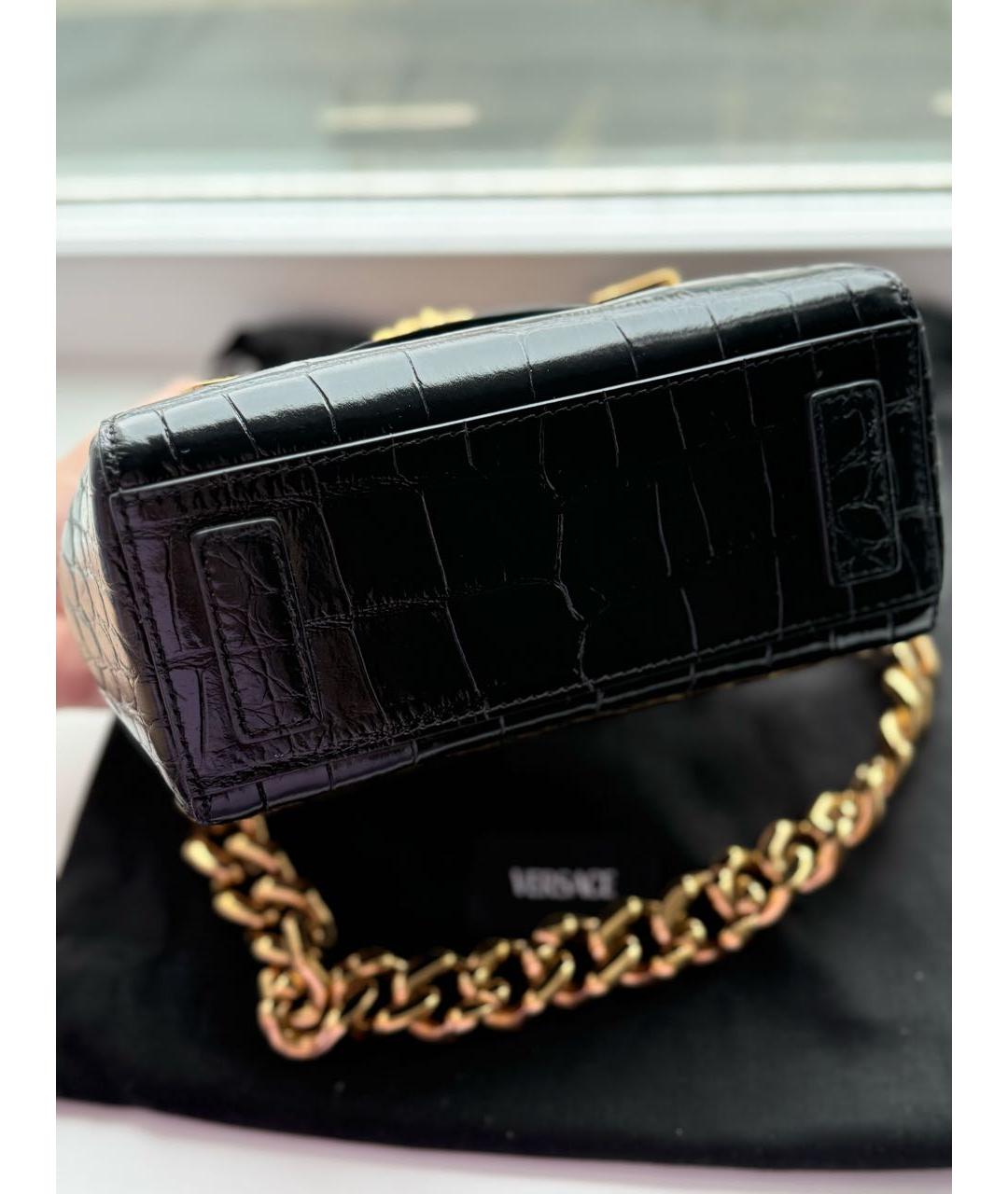 VERSACE Черная сумка с короткими ручками из кожи крокодила, фото 5