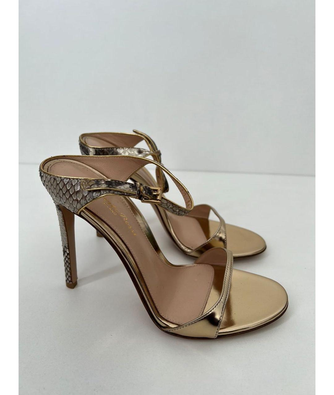 GIANVITO ROSSI Золотые кожаные босоножки, фото 9